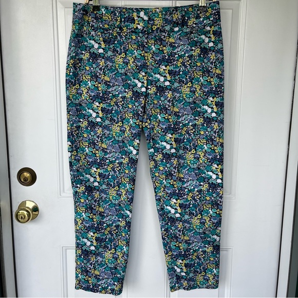 LOFT Pants - •LOFT• Riviera “Julie” Fit Floral Cropped Pants - Size 6